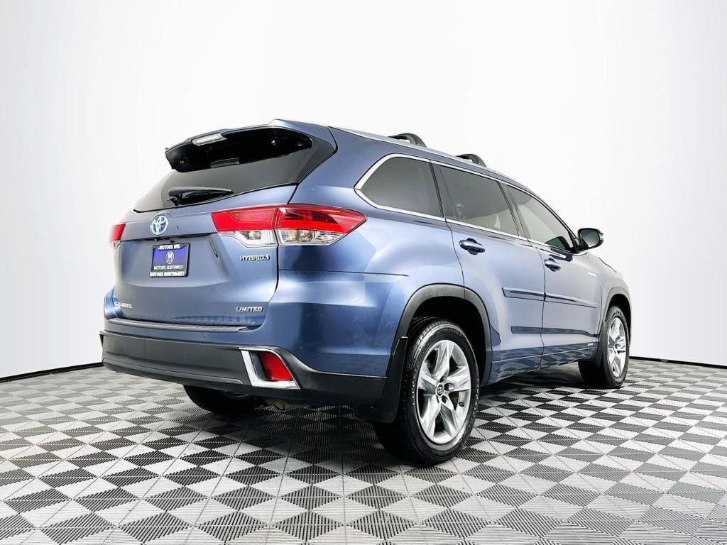 used 2019 Toyota Highlander Hybrid car, priced at $25,995