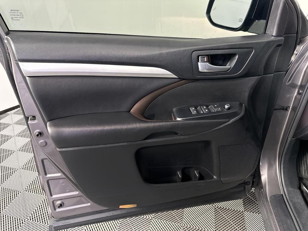 used 2018 Toyota Highlander car, priced at $28,995