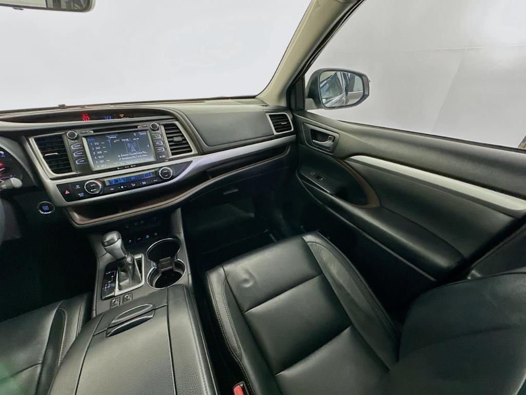 used 2018 Toyota Highlander car, priced at $28,995