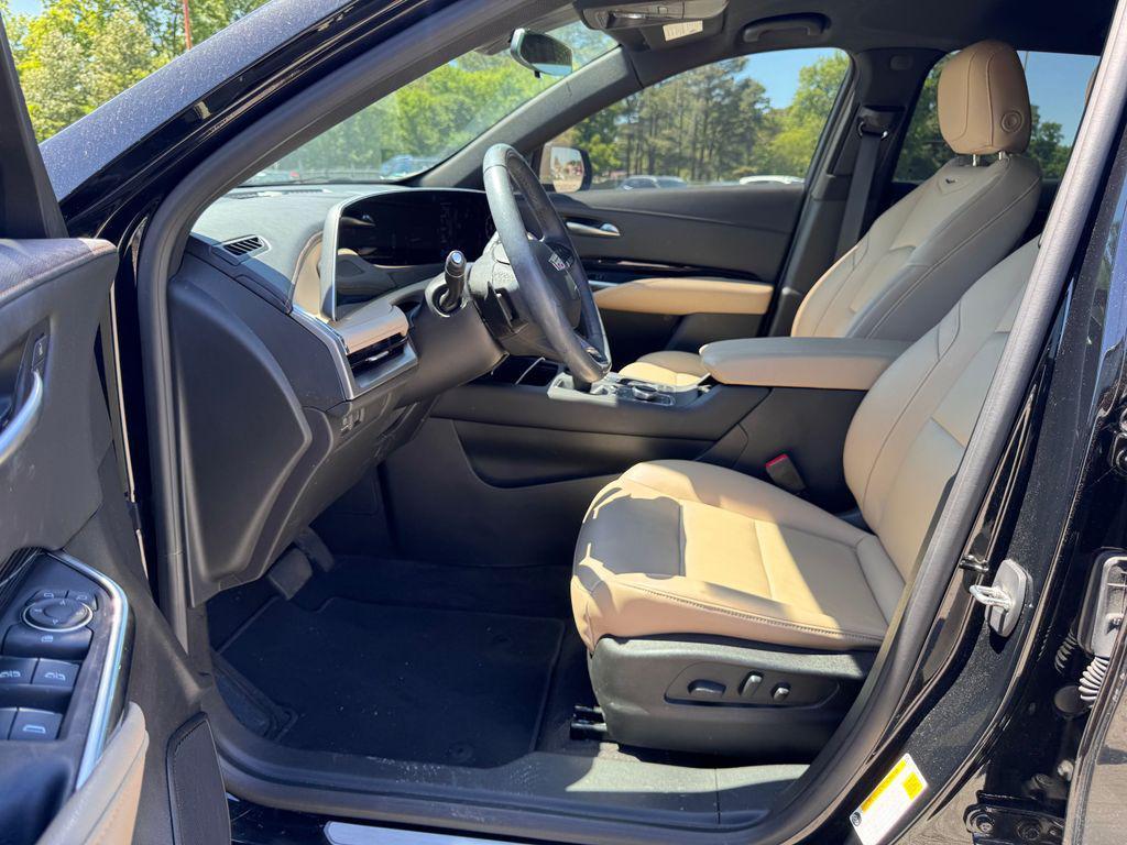 used 2024 Cadillac XT4 car, priced at $33,038