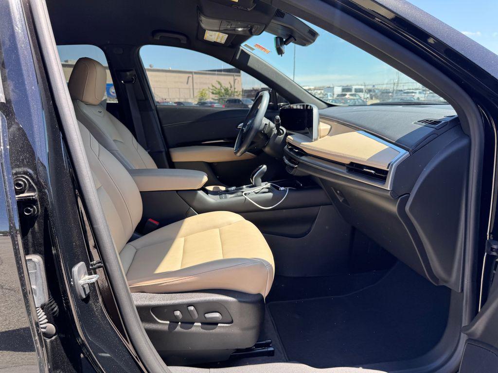 used 2024 Cadillac XT4 car, priced at $33,038