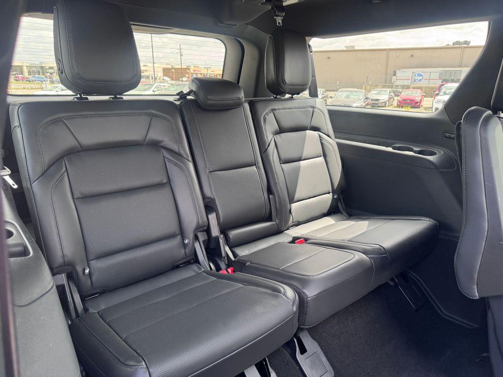 used 2025 Lincoln Navigator car, priced at $89,999