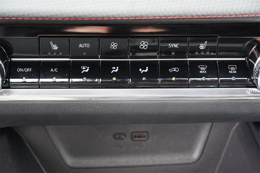 used 2025 Chevrolet Equinox car, priced at $29,950