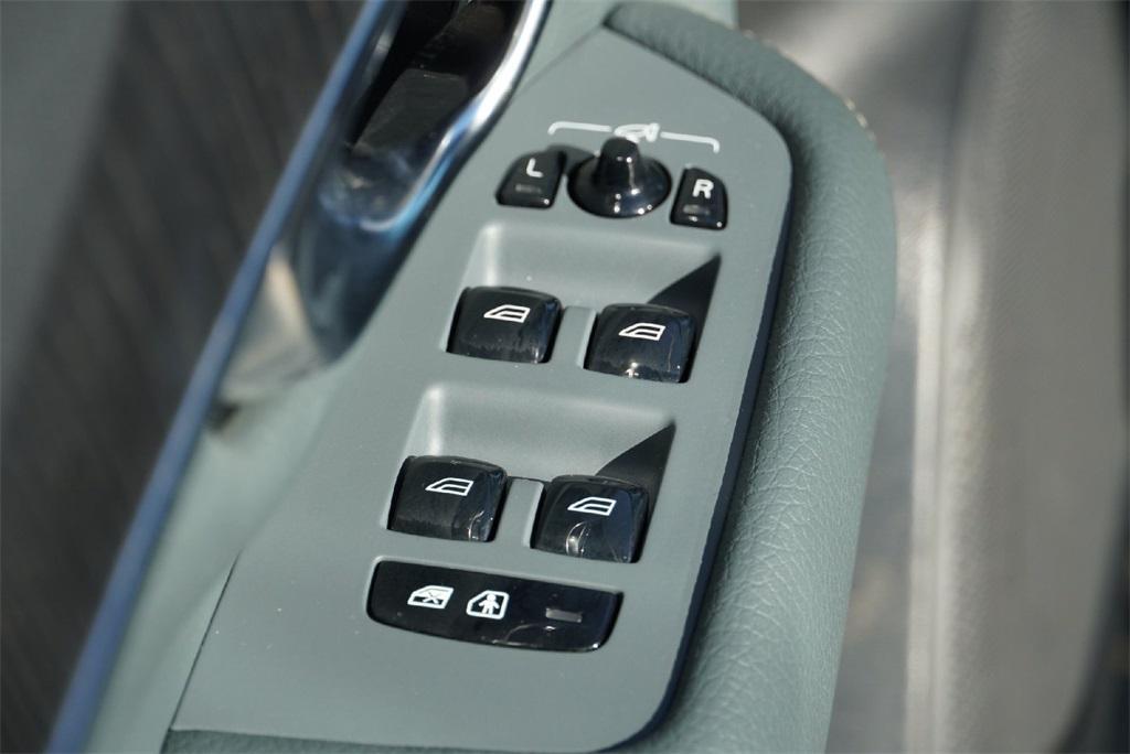 used 2020 Volvo XC90 car, priced at $18,150