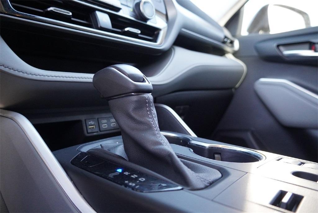 used 2023 Toyota Highlander Hybrid car, priced at $36,600