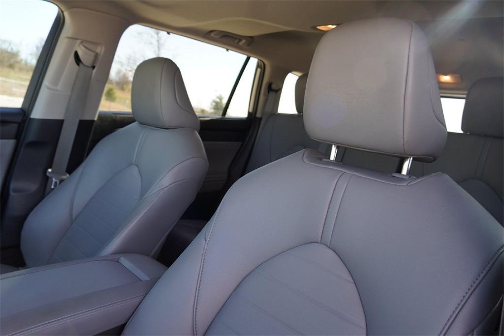 used 2023 Toyota Highlander Hybrid car, priced at $36,600