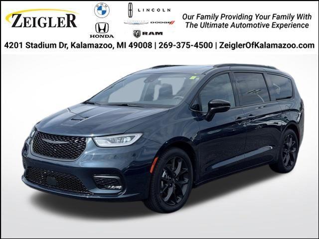 used 2025 Chrysler Pacifica car, priced at $36,164