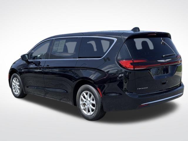used 2025 Chrysler Pacifica car, priced at $29,304