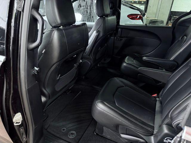 used 2025 Chrysler Pacifica car, priced at $29,304