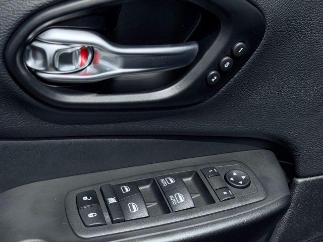 used 2022 Jeep Cherokee car, priced at $25,304