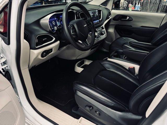 used 2024 Chrysler Pacifica car, priced at $26,975
