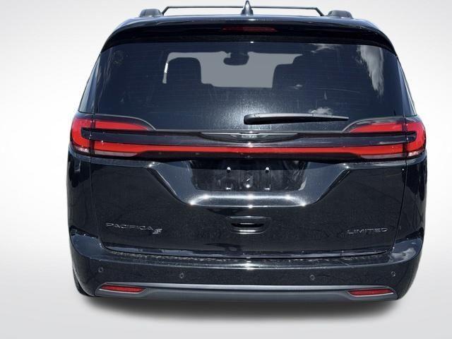 used 2025 Chrysler Pacifica car, priced at $37,065
