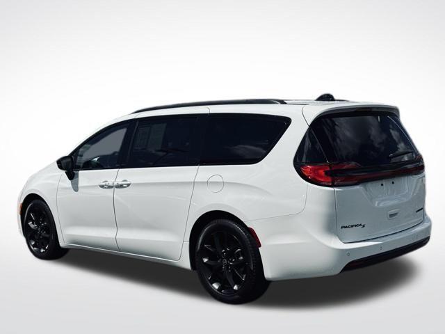 used 2025 Chrysler Pacifica car, priced at $39,457