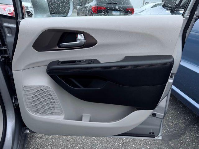 used 2018 Chrysler Pacifica car, priced at $11,804