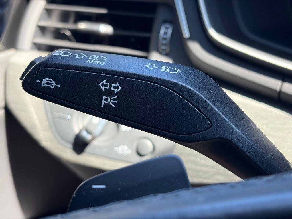 Audi A4 view 24