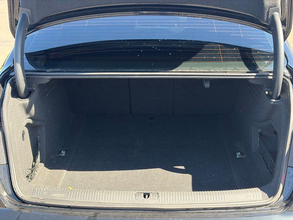 Audi A4 view 8