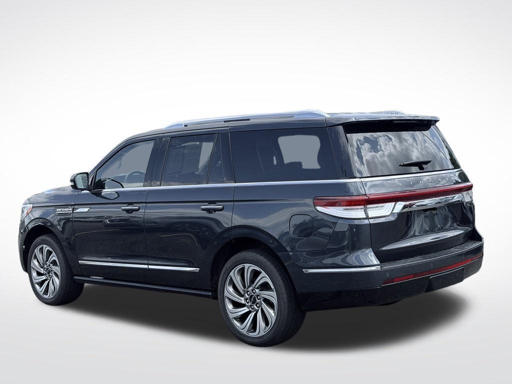 used 2022 Lincoln Navigator car, priced at $50,304
