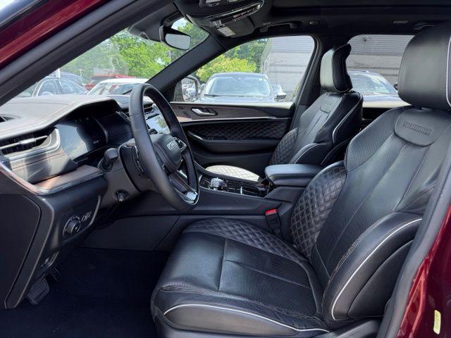 used 2025 Jeep Grand Cherokee car, priced at $49,991