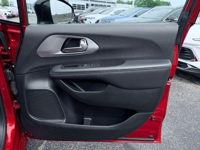 used 2025 Chrysler Pacifica car, priced at $36,048