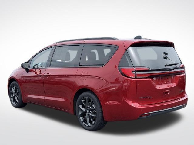 used 2025 Chrysler Pacifica car, priced at $36,048