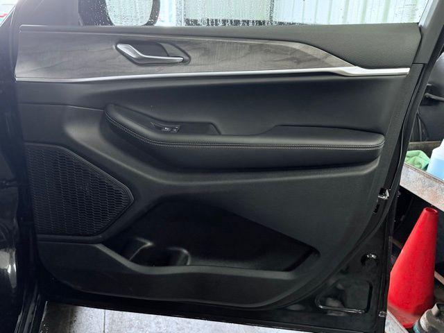 used 2025 Jeep Grand Cherokee car, priced at $40,500