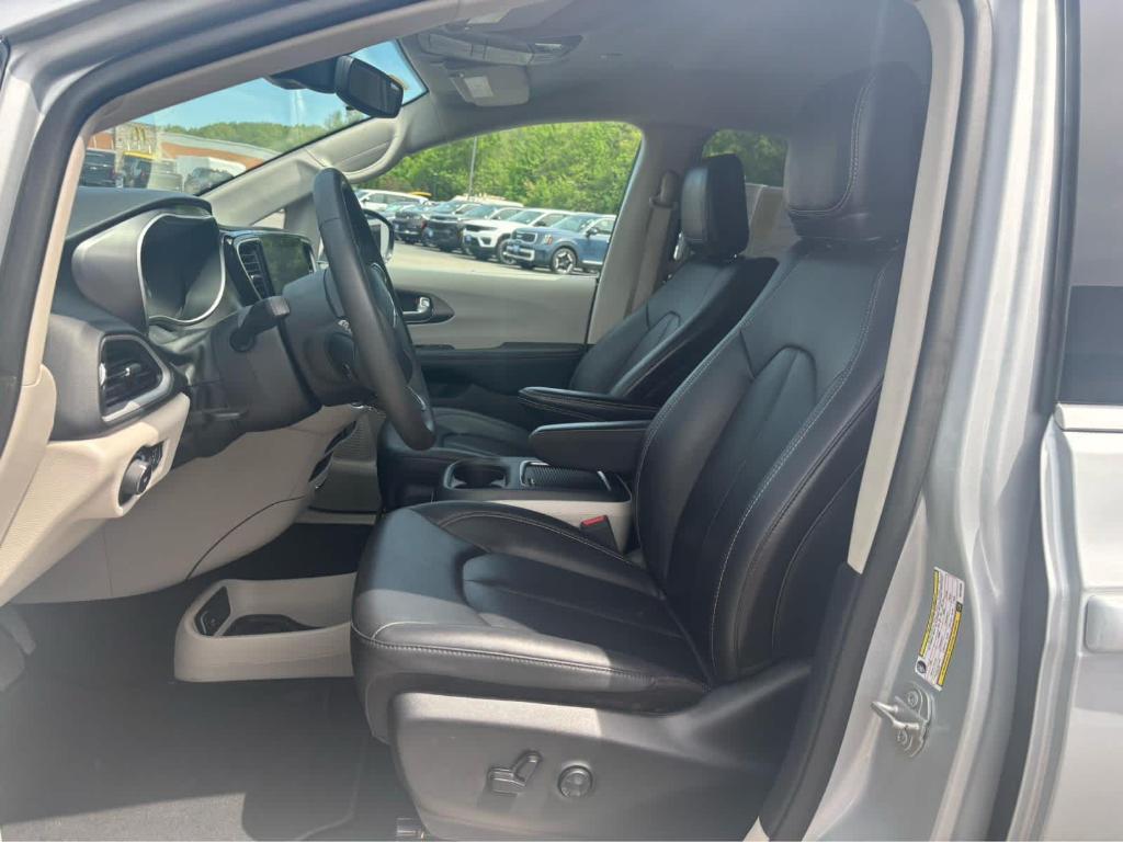 used 2024 Chrysler Pacifica car, priced at $28,999