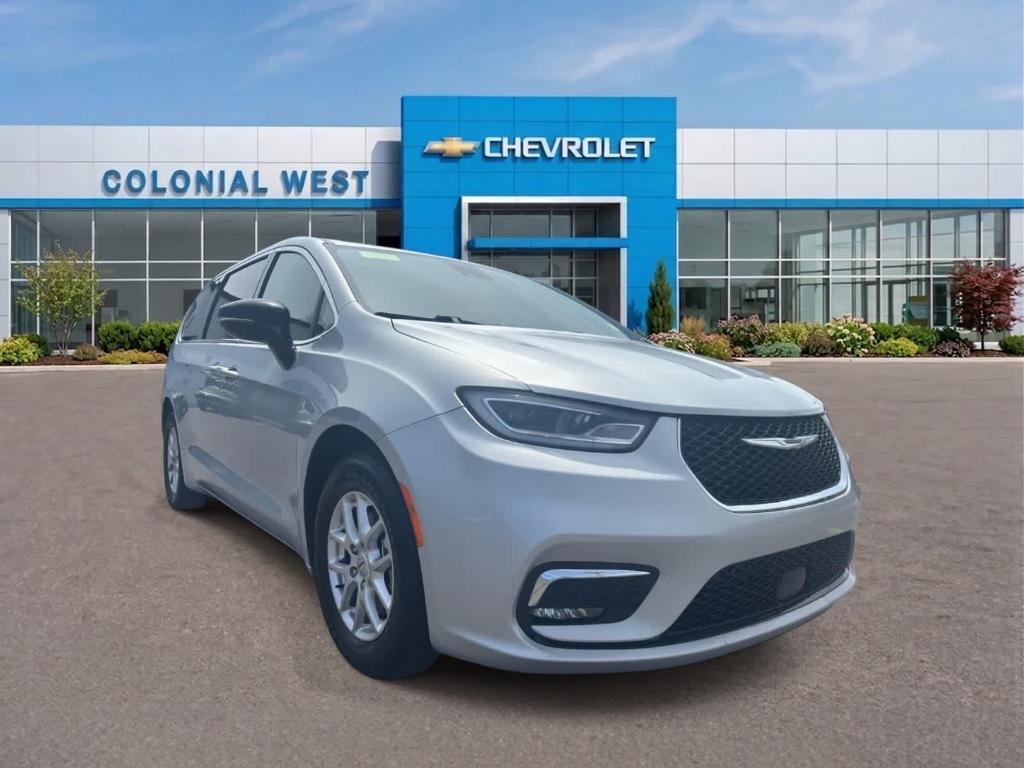 used 2024 Chrysler Pacifica car, priced at $28,999