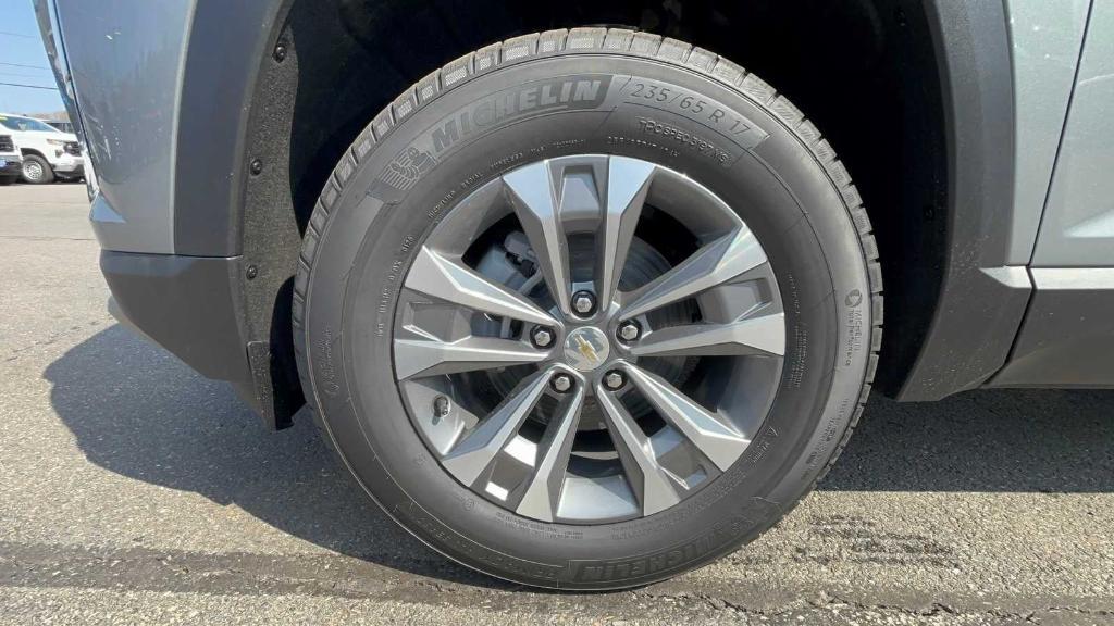 new 2026 Chevrolet Equinox car, priced at $33,543