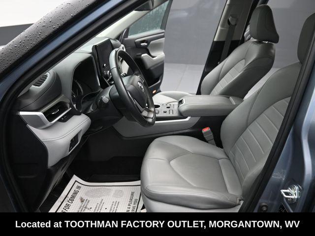 used 2023 Toyota Highlander car, priced at $33,772