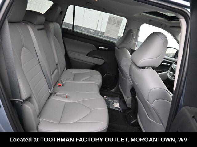 used 2023 Toyota Highlander car, priced at $33,772