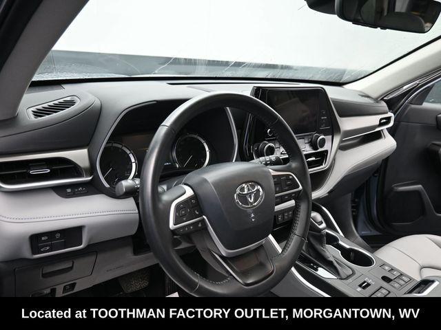 used 2023 Toyota Highlander car, priced at $33,772