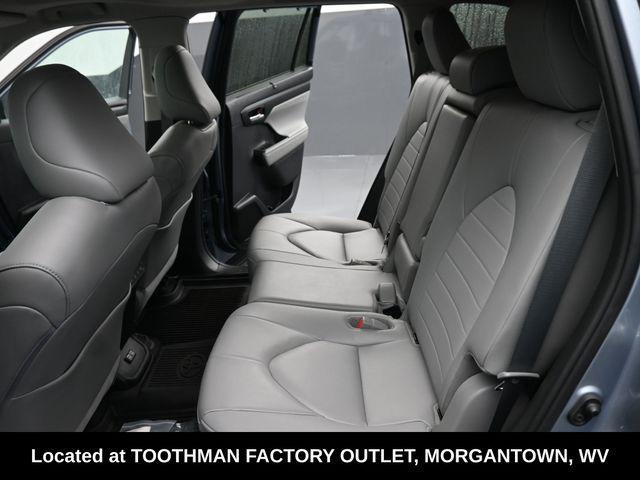 used 2023 Toyota Highlander car, priced at $33,772