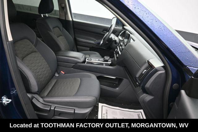 used 2025 Nissan Pathfinder car, priced at $29,084