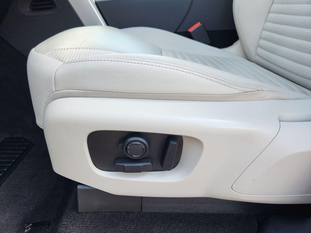used 2025 Land Rover Discovery car, priced at $47,689