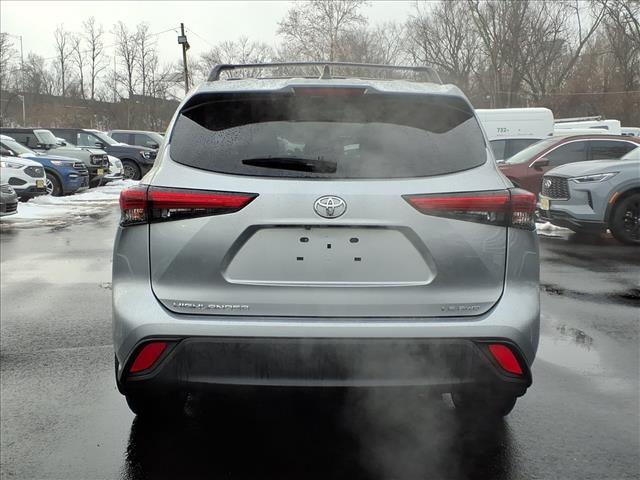 used 2023 Toyota Highlander car, priced at $31,997