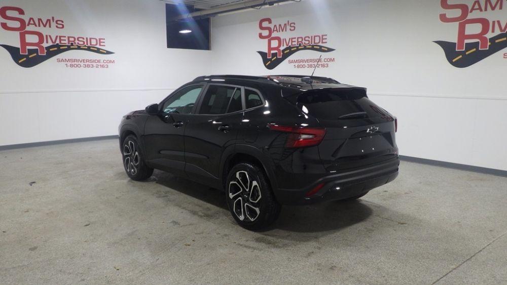 used 2025 Chevrolet Trax car, priced at $17,900