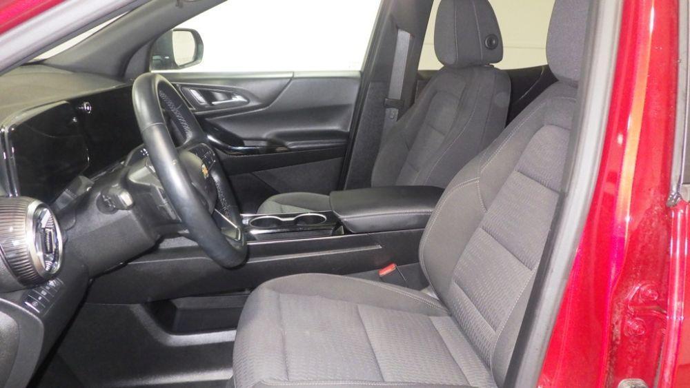 used 2025 Chevrolet Equinox car, priced at $22,900