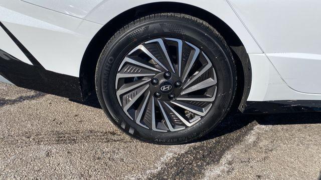 used 2025 Hyundai Sonata Hybrid car, priced at $26,200