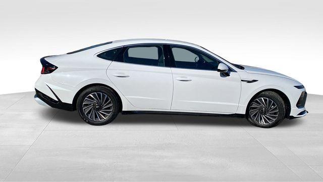 used 2025 Hyundai Sonata Hybrid car, priced at $26,200