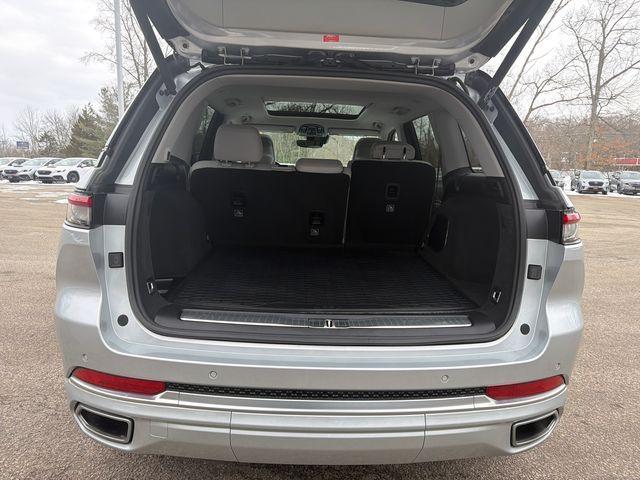 used 2023 Jeep Grand Cherokee car, priced at $37,200