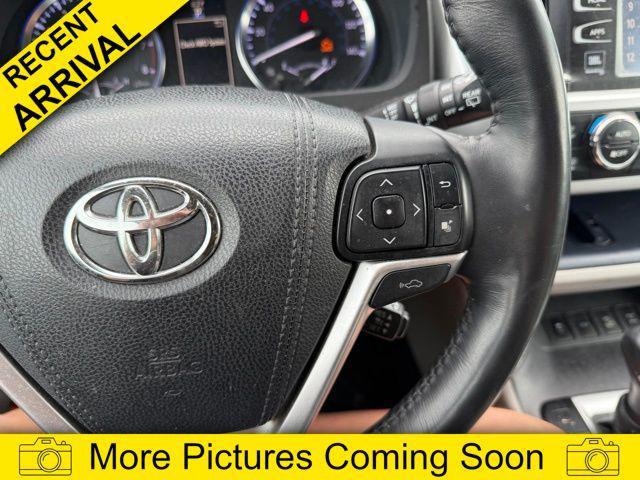 2015 Silver Sky Metallic Toyota Highlander