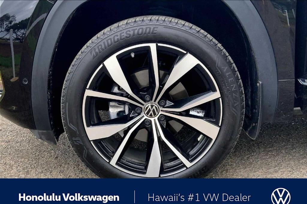 used 2025 Volkswagen Atlas Cross Sport car, priced at $42,857
