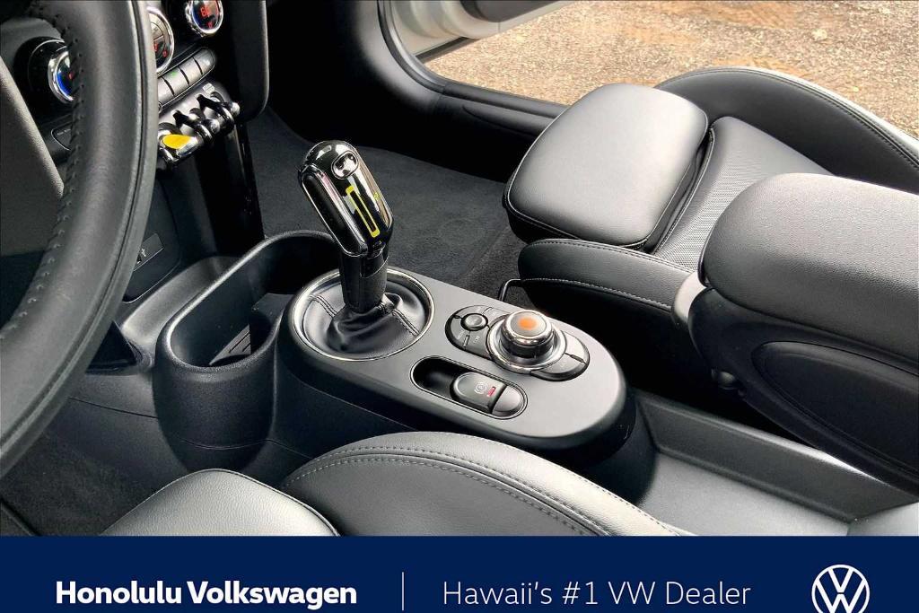 used 2021 MINI SE Hardtop car, priced at $17,888