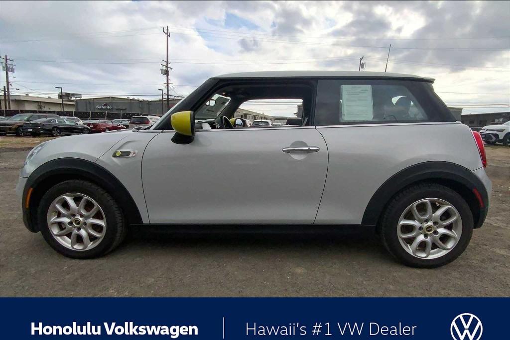 used 2021 MINI SE Hardtop car, priced at $17,888