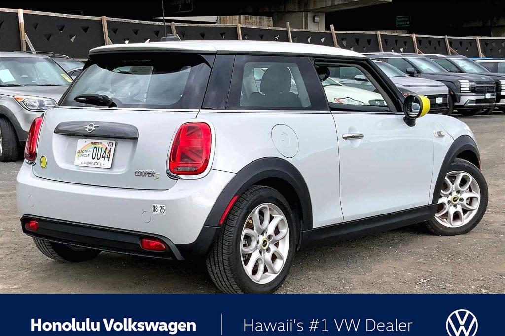 used 2021 MINI SE Hardtop car, priced at $17,888