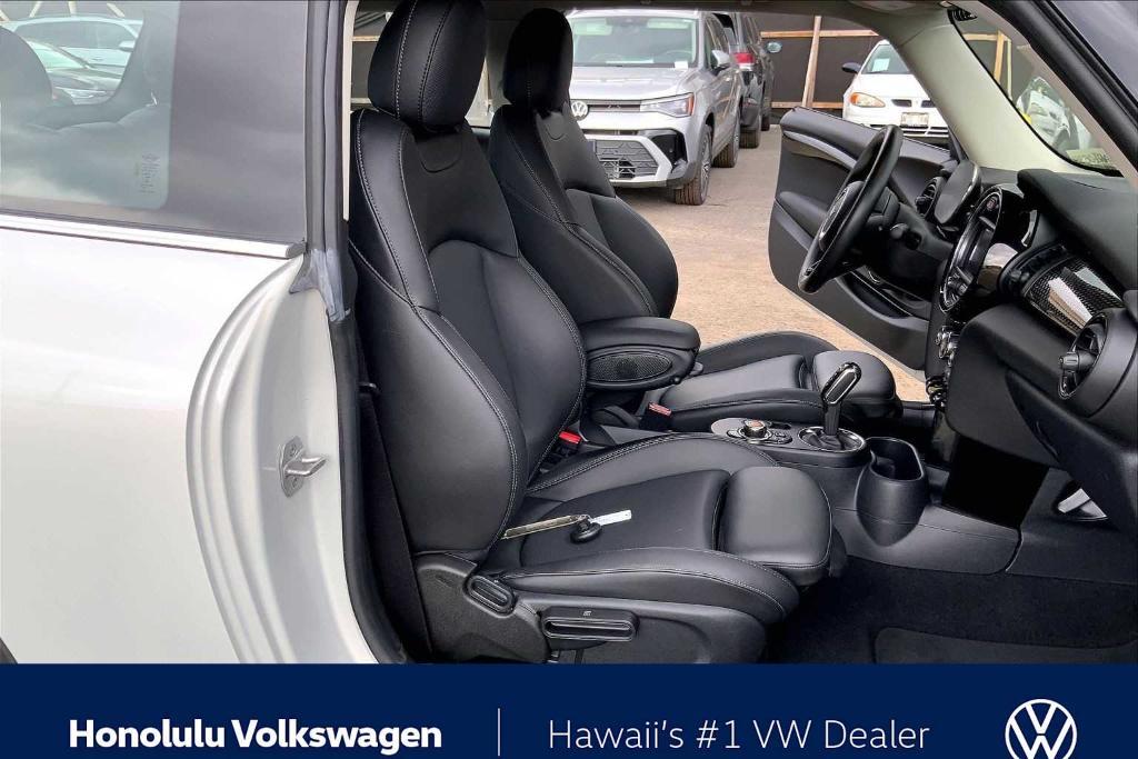 used 2021 MINI SE Hardtop car, priced at $17,888