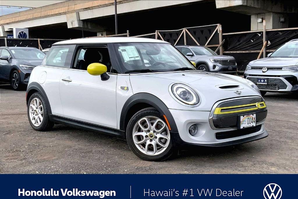 used 2021 MINI SE Hardtop car, priced at $17,888