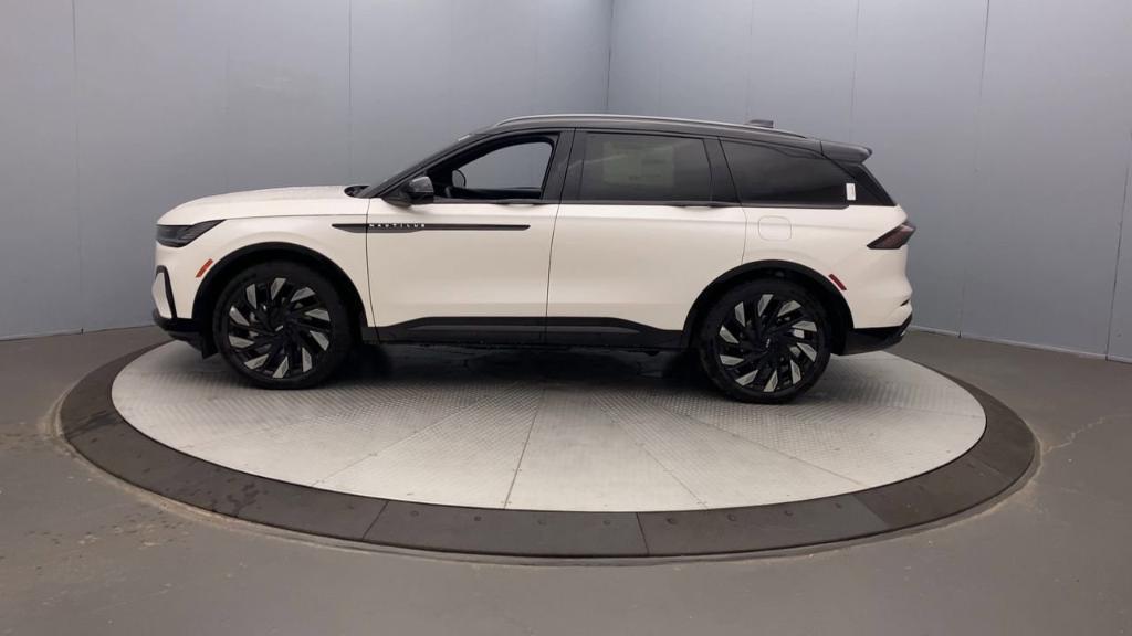 new 2025 Lincoln Nautilus car, priced at $69,025