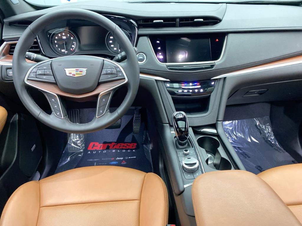 used 2025 Cadillac XT5 car, priced at $41,999