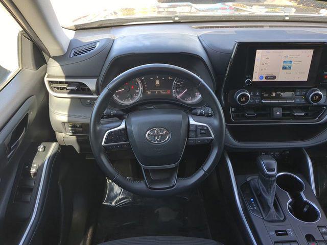used 2024 Toyota Highlander car, priced at $28,480